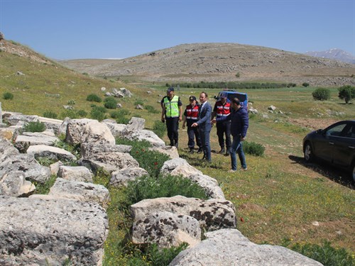 Kaymakam AKPINAR Seleukeia Sidera Harabesinde incelemelerde bulundu.